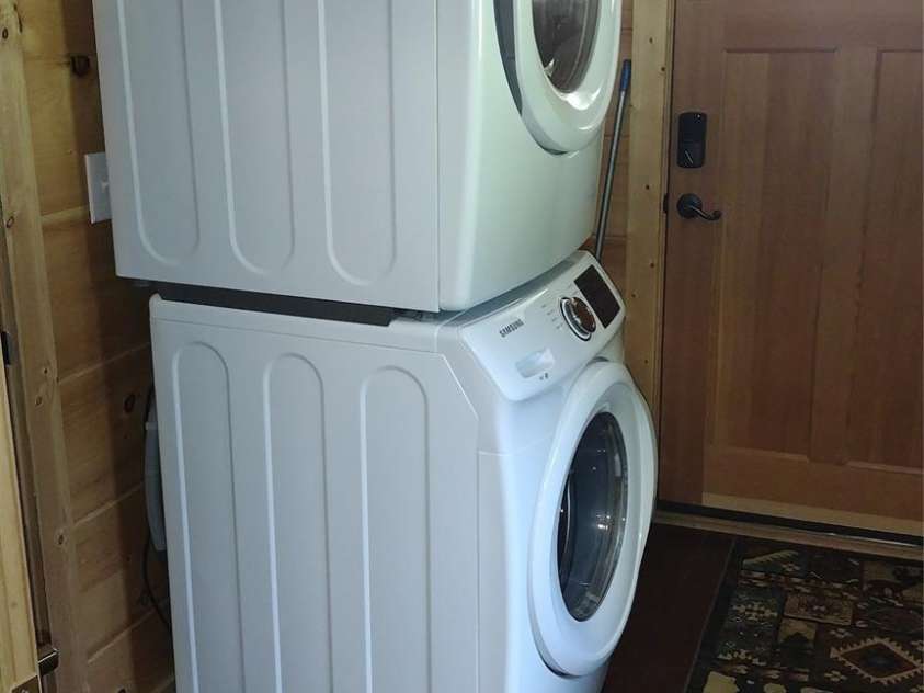 962 Laurel Mountain View Road, Flat Rock, NC 28731.  MLS# CAR4270563, YatesRealty ID 21311. Laundry/Mud Room