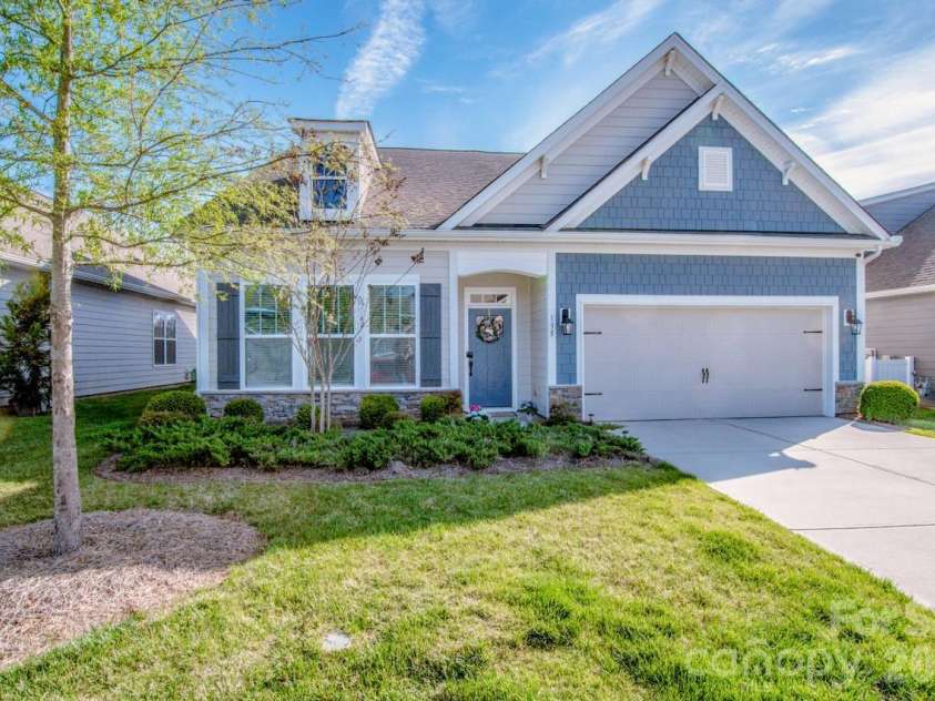 135 Coddle Way, Mooresville, NC 28115.  MLS# CAR4354327, YatesRealty ID 21312. 