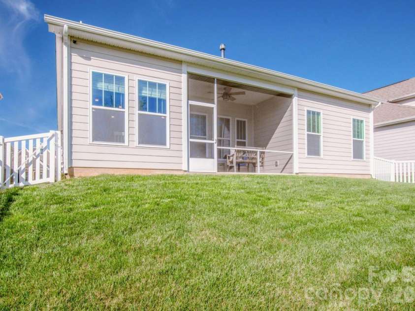 135 Coddle Way, Mooresville, NC 28115.  MLS# CAR4354327, YatesRealty ID 21312. 