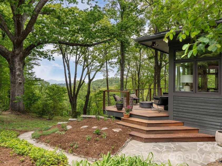 15 Hunters Way, Asheville, NC 28804.  MLS# CAR4379041, YatesRealty ID 21313. 