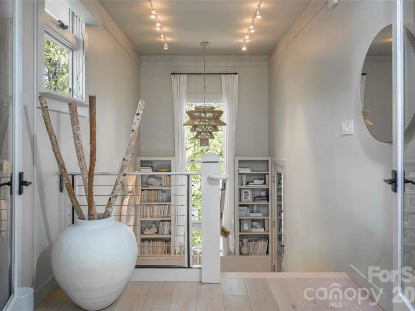 15 Hunters Way, Asheville, NC 28804.  MLS# CAR4379041, YatesRealty ID 21313. 