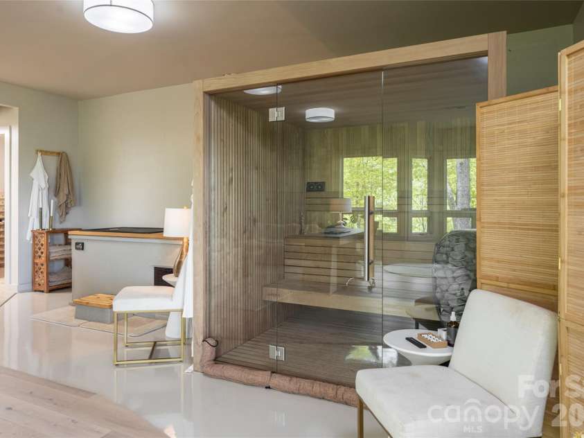 15 Hunters Way, Asheville, NC 28804.  MLS# CAR4379041, YatesRealty ID 21313. 