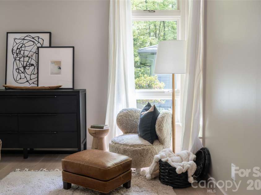 15 Hunters Way, Asheville, NC 28804.  MLS# CAR4379041, YatesRealty ID 21313. 