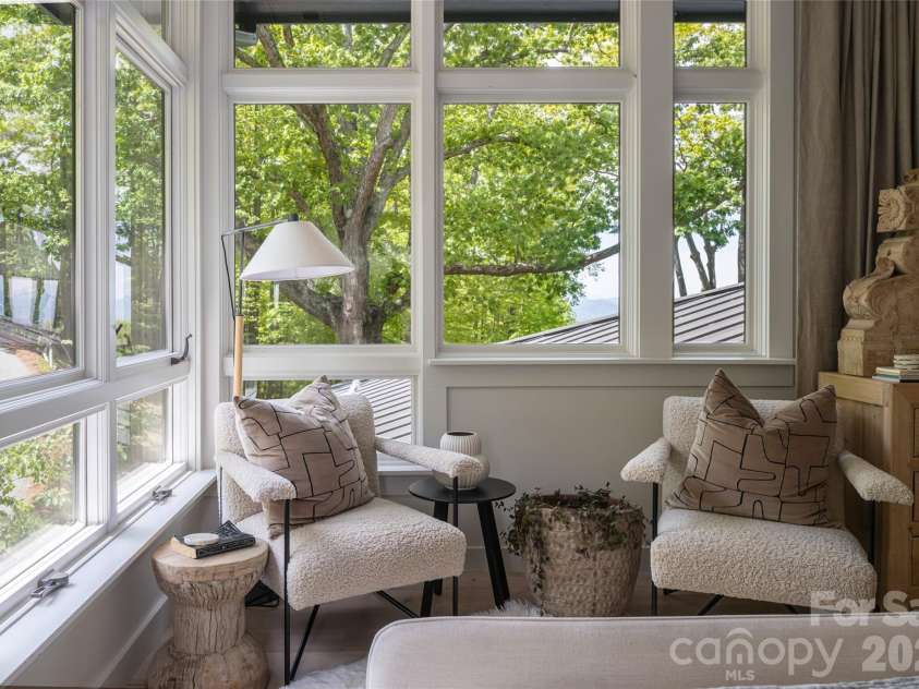 15 Hunters Way, Asheville, NC 28804.  MLS# CAR4379041, YatesRealty ID 21313. 