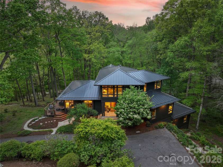 15 Hunters Way, Asheville, NC 28804.  MLS# CAR4379041, YatesRealty ID 21313. 