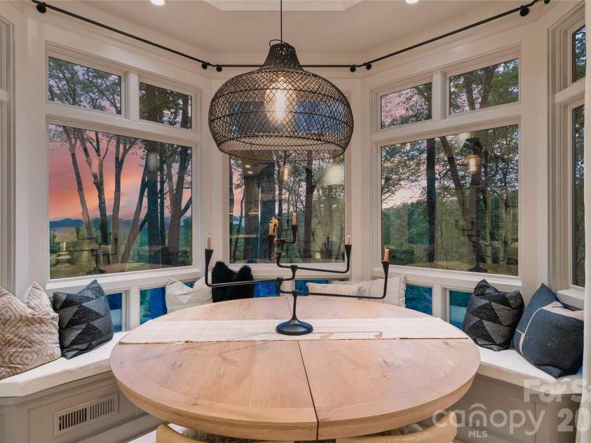 15 Hunters Way, Asheville, NC 28804.  MLS# CAR4379041, YatesRealty ID 21313. 