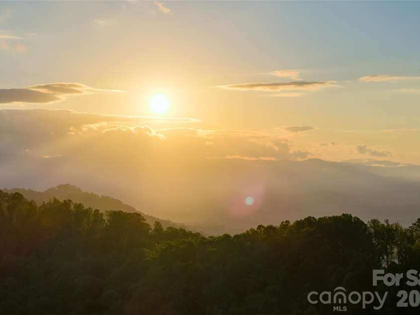 15 Hunters Way, Asheville, NC 28804.  MLS# CAR4379041, YatesRealty ID 21313. 