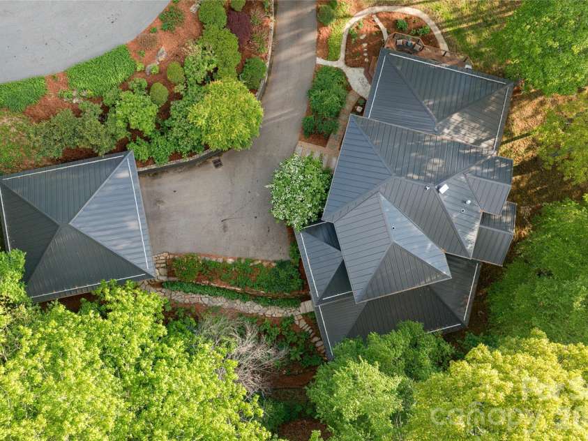 15 Hunters Way, Asheville, NC 28804.  MLS# CAR4379041, YatesRealty ID 21313. 