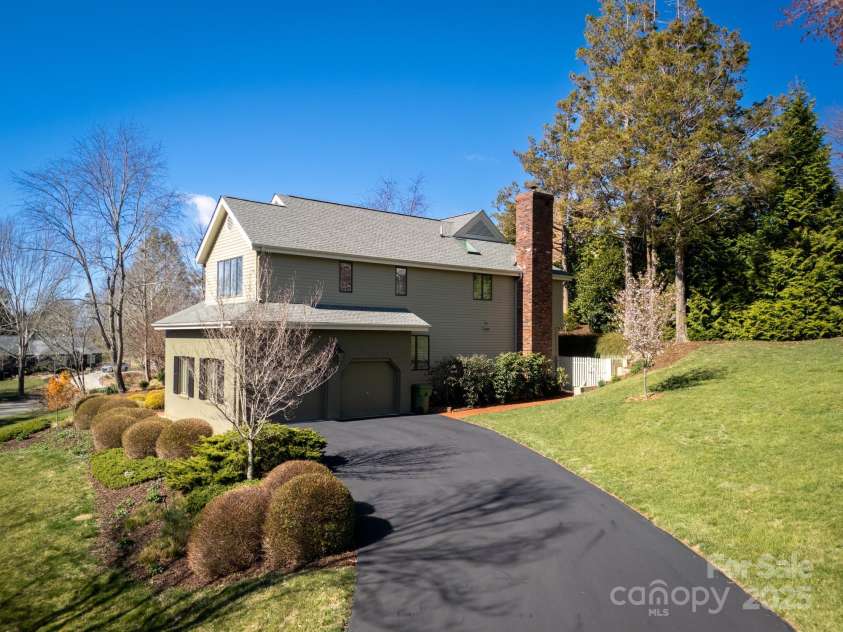 205 Midland Drive, Asheville, NC 28804.  MLS# CAR4231783, YatesRealty ID 21313. 