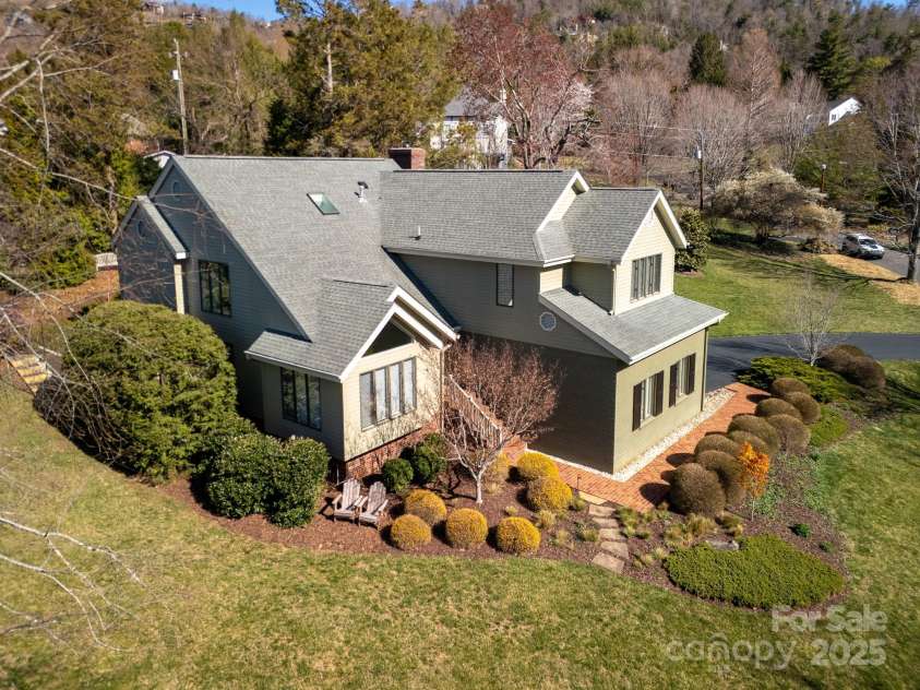 205 Midland Drive, Asheville, NC 28804.  MLS# CAR4231783, YatesRealty ID 21313. 