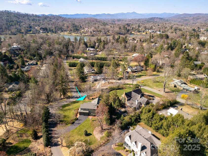 205 Midland Drive, Asheville, NC 28804.  MLS# CAR4231783, YatesRealty ID 21313. 