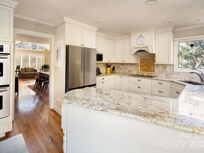 205 Midland Drive, Asheville, NC 28804.  MLS# CAR4231783, YatesRealty ID 21313. 