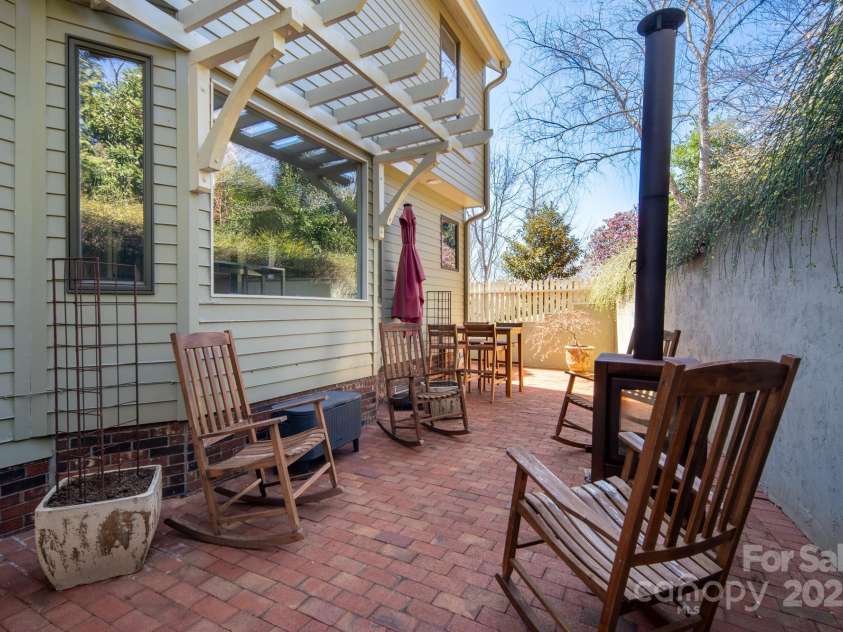 205 Midland Drive, Asheville, NC 28804.  MLS# CAR4231783, YatesRealty ID 21313. 