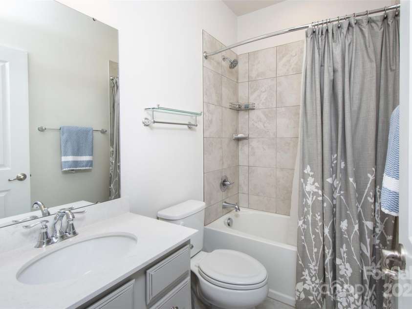411 Lahinch Drive, Tega Cay, SC 29708.  MLS# CAR4273296, YatesRealty ID 21314. Guest Bathroom