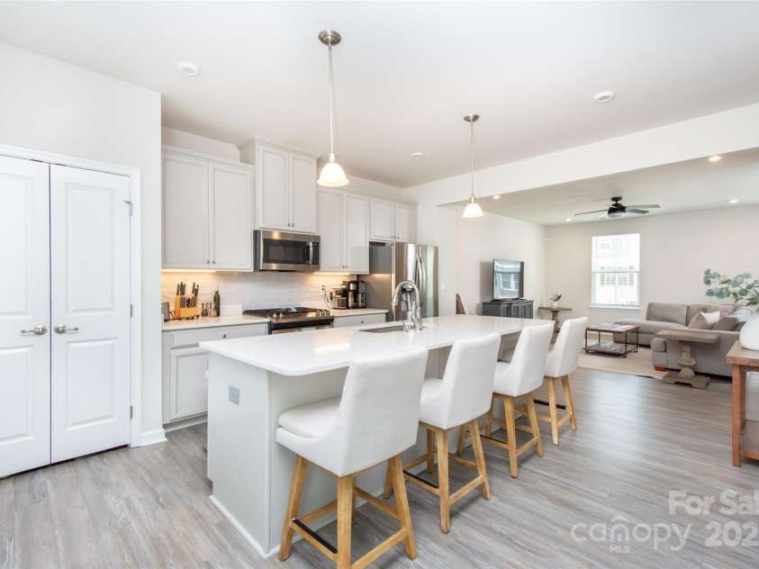 411 Lahinch Drive, Tega Cay, SC 29708.  MLS# CAR4273296, YatesRealty ID 21314. Kitchen
