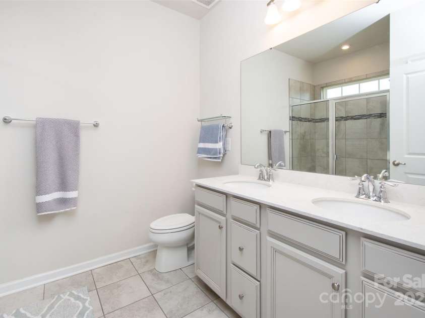 411 Lahinch Drive, Tega Cay, SC 29708.  MLS# CAR4273296, YatesRealty ID 21314. Primary Bathroom