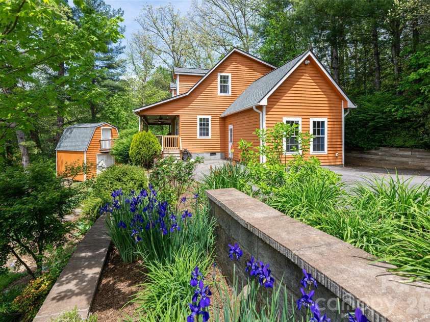 22 Otter Lane, Candler, NC 28715.  MLS# CAR4373918, YatesRealty ID 21315. 