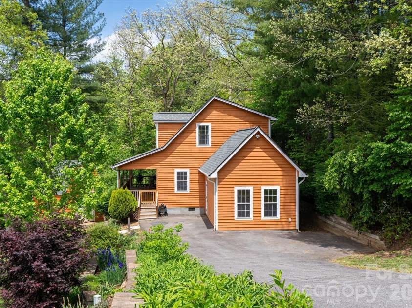 22 Otter Lane, Candler, NC 28715.  MLS# CAR4373918, YatesRealty ID 21315. 