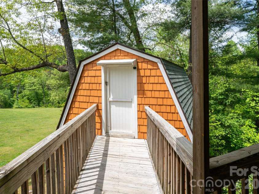 22 Otter Lane, Candler, NC 28715.  MLS# CAR4373918, YatesRealty ID 21315. 