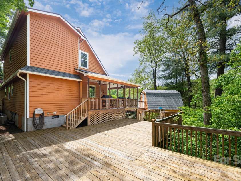 22 Otter Lane, Candler, NC 28715.  MLS# CAR4373918, YatesRealty ID 21315. 