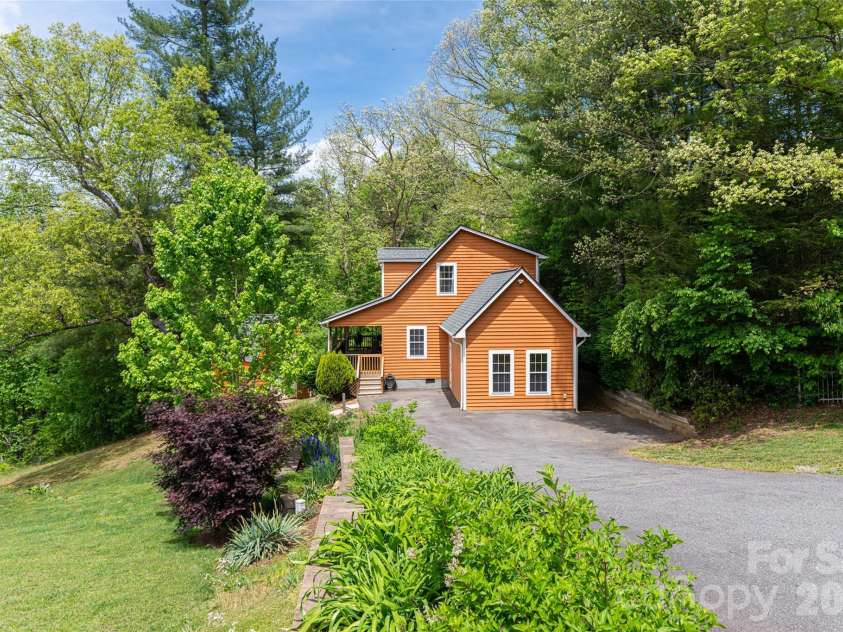 22 Otter Lane, Candler, NC 28715.  MLS# CAR4373918, YatesRealty ID 21315. 