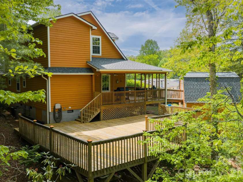 22 Otter Lane, Candler, NC 28715.  MLS# CAR4373918, YatesRealty ID 21315. 