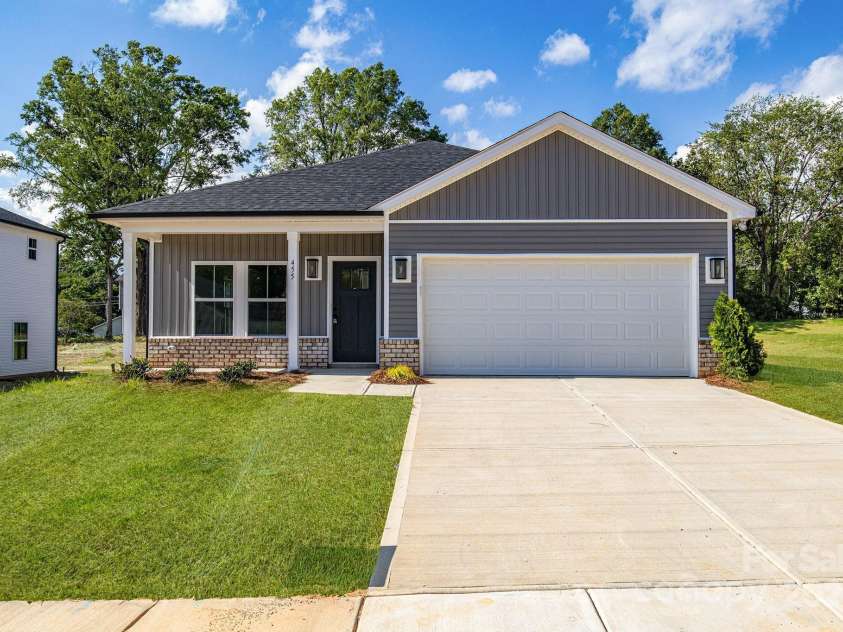 455 Contentment Court, Kannapolis, NC 28081.  MLS# CAR4273418, YatesRealty ID 21315. 