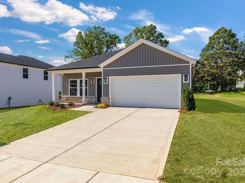 455 Contentment Court, Kannapolis, NC 28081.  MLS# CAR4273418, YatesRealty ID 21315. 
