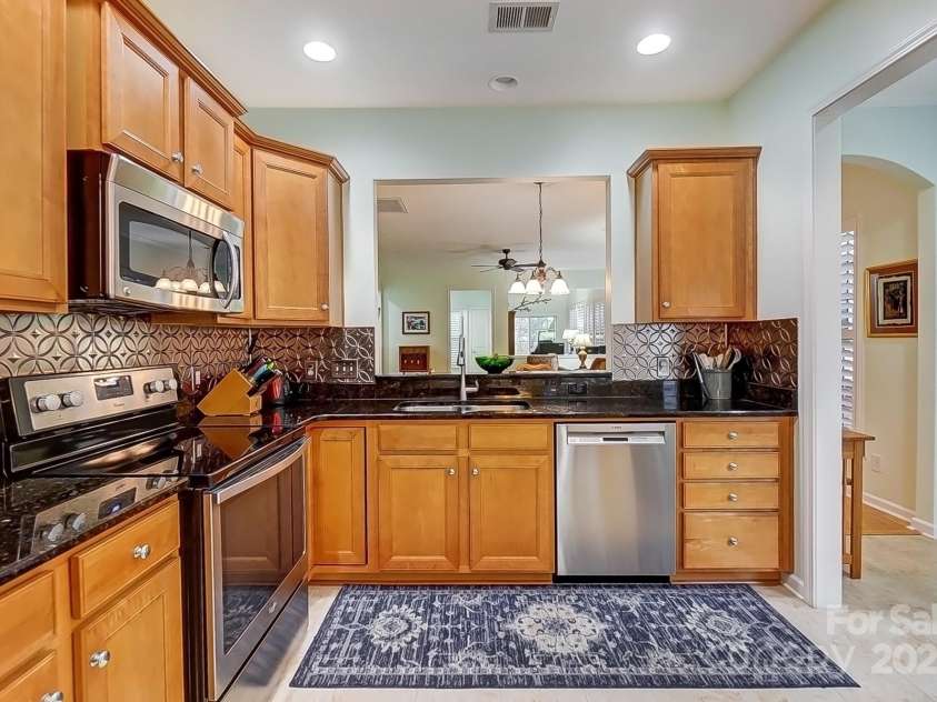2036 Hudson Lane, Fort Mill, SC 29707.  MLS# CAR4225356, YatesRealty ID 21316. Room for an island!