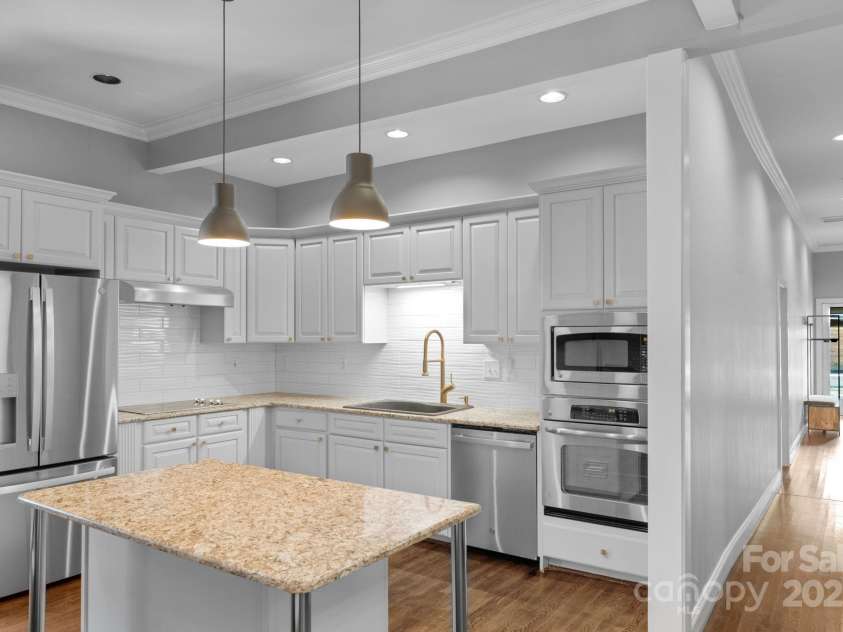 1500 Pecan Avenue, Charlotte, NC 28205.  MLS# CAR4270486, YatesRealty ID 21317. 