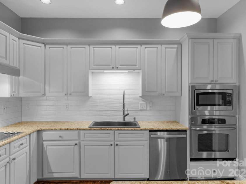 1500 Pecan Avenue, Charlotte, NC 28205.  MLS# CAR4270486, YatesRealty ID 21317. 
