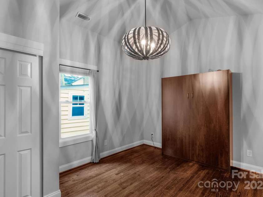 1500 Pecan Avenue, Charlotte, NC 28205.  MLS# CAR4270486, YatesRealty ID 21317. 