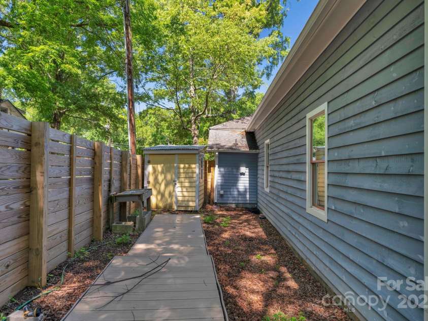 1500 Pecan Avenue, Charlotte, NC 28205.  MLS# CAR4270486, YatesRealty ID 21317. 