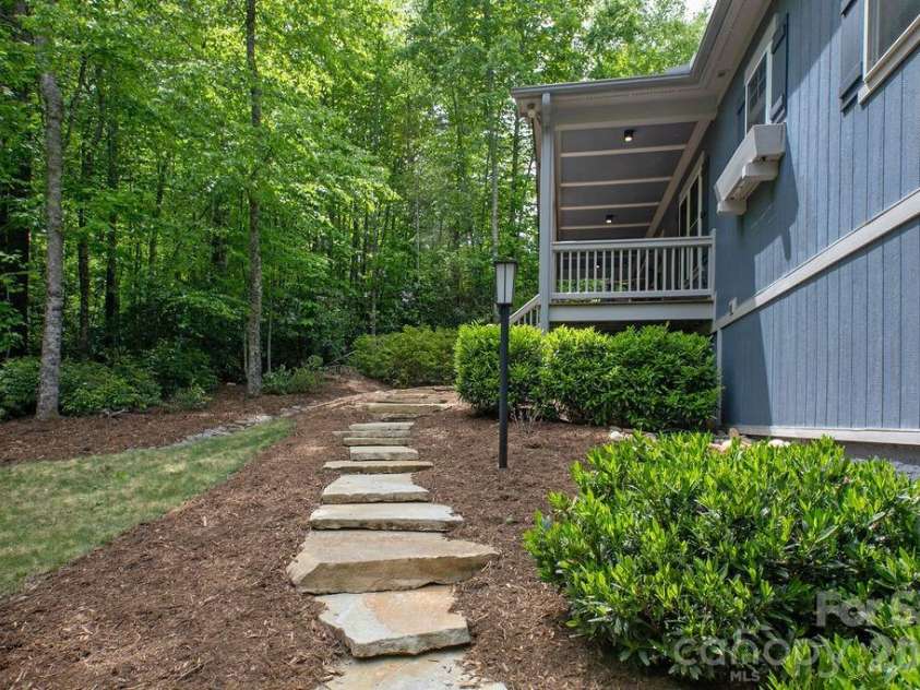 131 Bear Trace Road, Brevard, NC 28712.  MLS# CAR4374272, YatesRealty ID 21318. 