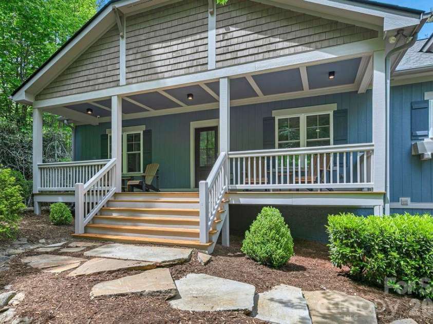131 Bear Trace Road, Brevard, NC 28712.  MLS# CAR4374272, YatesRealty ID 21318. 