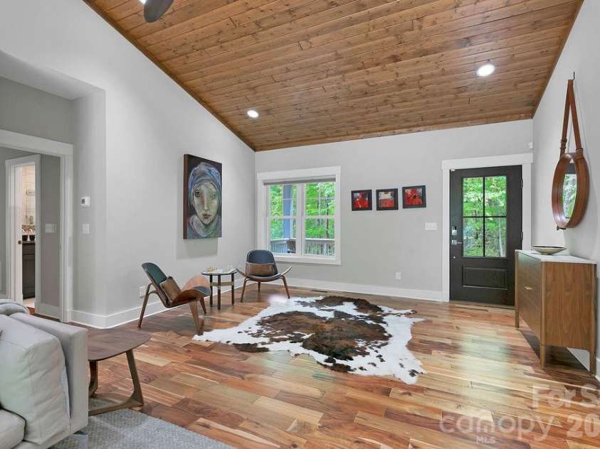 131 Bear Trace Road, Brevard, NC 28712.  MLS# CAR4374272, YatesRealty ID 21318. 