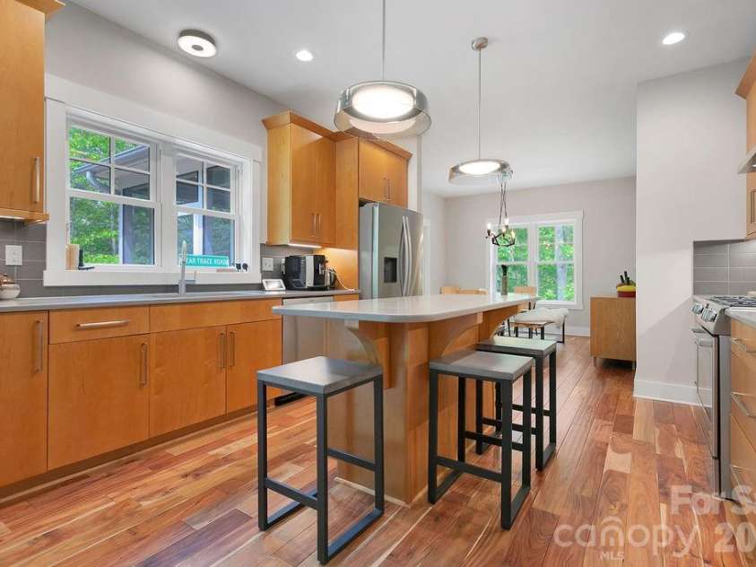131 Bear Trace Road, Brevard, NC 28712.  MLS# CAR4374272, YatesRealty ID 21318. 