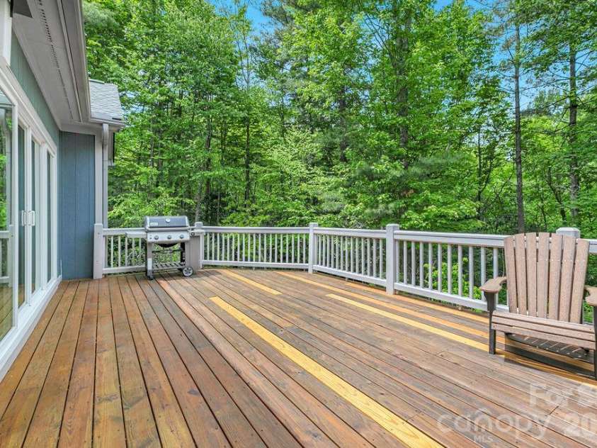 131 Bear Trace Road, Brevard, NC 28712.  MLS# CAR4374272, YatesRealty ID 21318. 