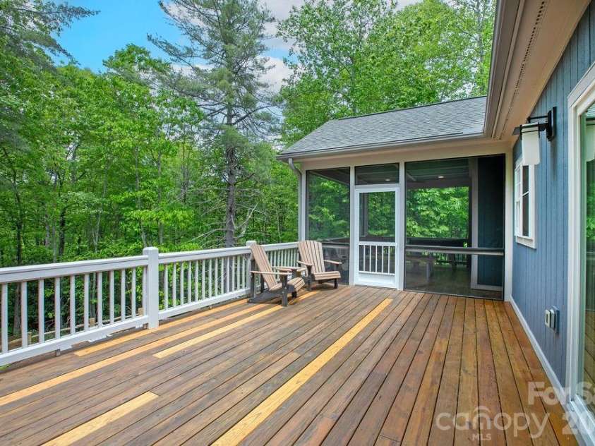 131 Bear Trace Road, Brevard, NC 28712.  MLS# CAR4374272, YatesRealty ID 21318. 