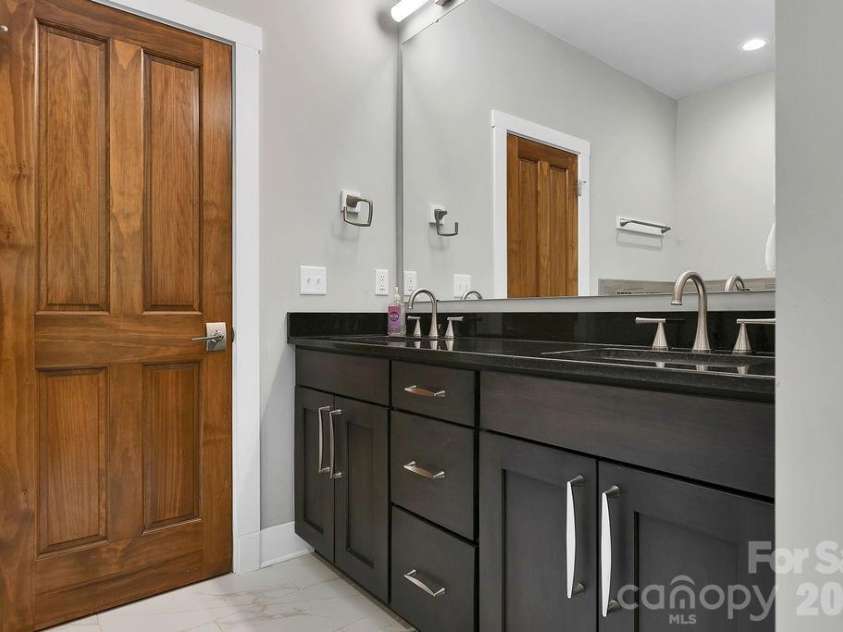 131 Bear Trace Road, Brevard, NC 28712.  MLS# CAR4374272, YatesRealty ID 21318. 