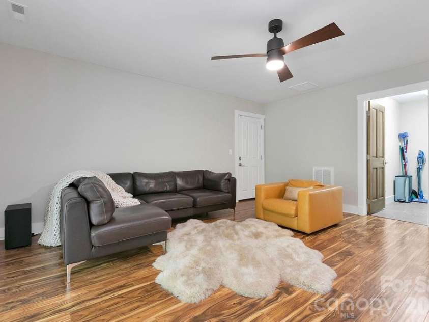 131 Bear Trace Road, Brevard, NC 28712.  MLS# CAR4374272, YatesRealty ID 21318. 