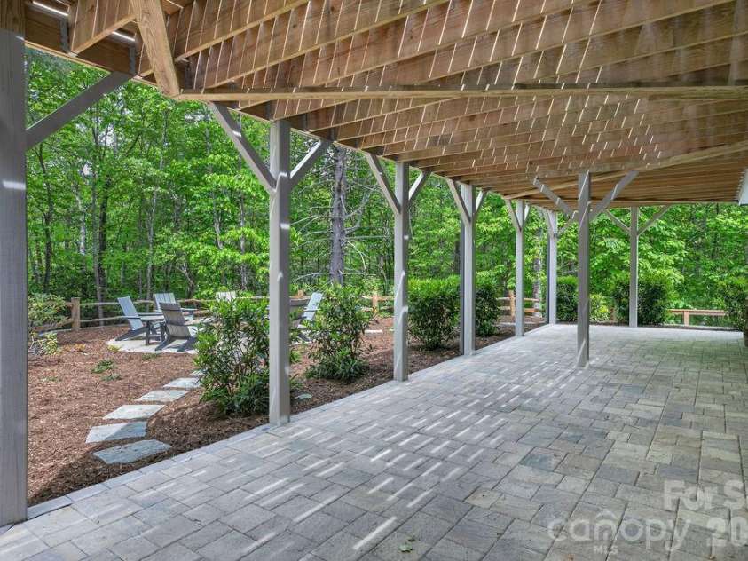 131 Bear Trace Road, Brevard, NC 28712.  MLS# CAR4374272, YatesRealty ID 21318. 
