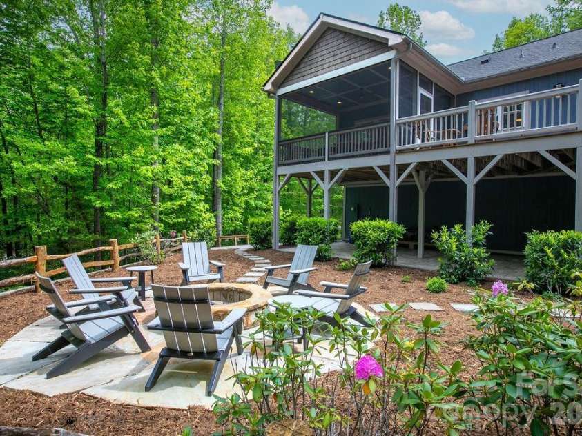 131 Bear Trace Road, Brevard, NC 28712.  MLS# CAR4374272, YatesRealty ID 21318. 