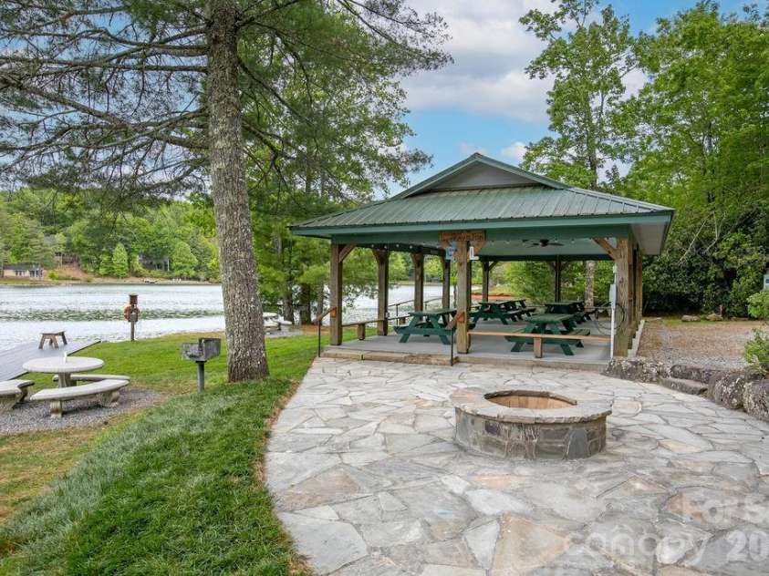 131 Bear Trace Road, Brevard, NC 28712.  MLS# CAR4374272, YatesRealty ID 21318. 