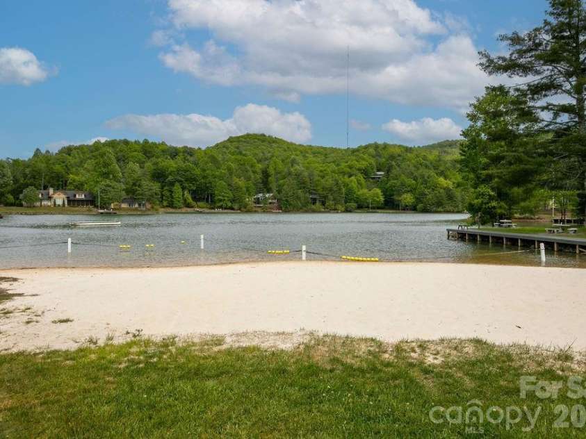 131 Bear Trace Road, Brevard, NC 28712.  MLS# CAR4374272, YatesRealty ID 21318. 