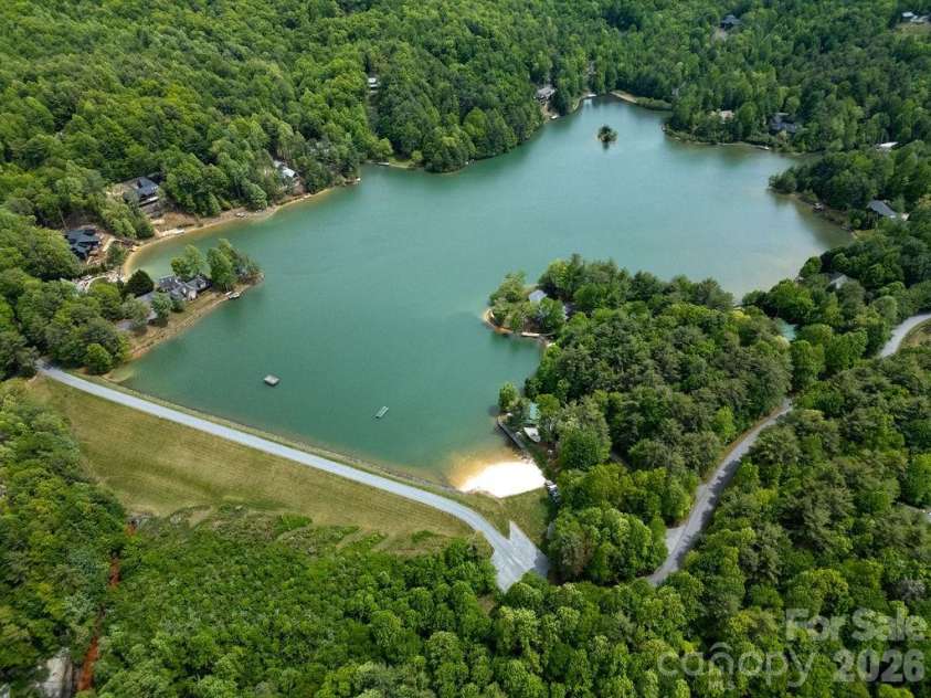 131 Bear Trace Road, Brevard, NC 28712.  MLS# CAR4374272, YatesRealty ID 21318. 