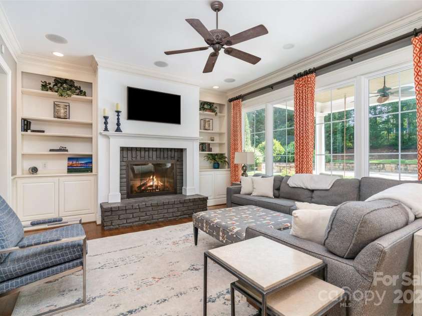 5537 Challis View Lane, Charlotte, NC 28226.  MLS# CAR4270403, YatesRealty ID 21318. 