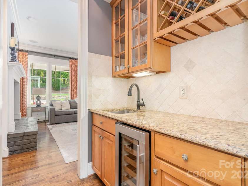 5537 Challis View Lane, Charlotte, NC 28226.  MLS# CAR4270403, YatesRealty ID 21318. 