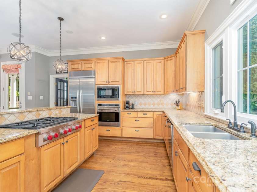 5537 Challis View Lane, Charlotte, NC 28226.  MLS# CAR4270403, YatesRealty ID 21318. 