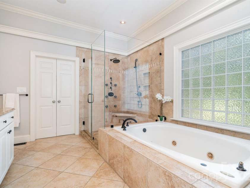 5537 Challis View Lane, Charlotte, NC 28226.  MLS# CAR4270403, YatesRealty ID 21318. 